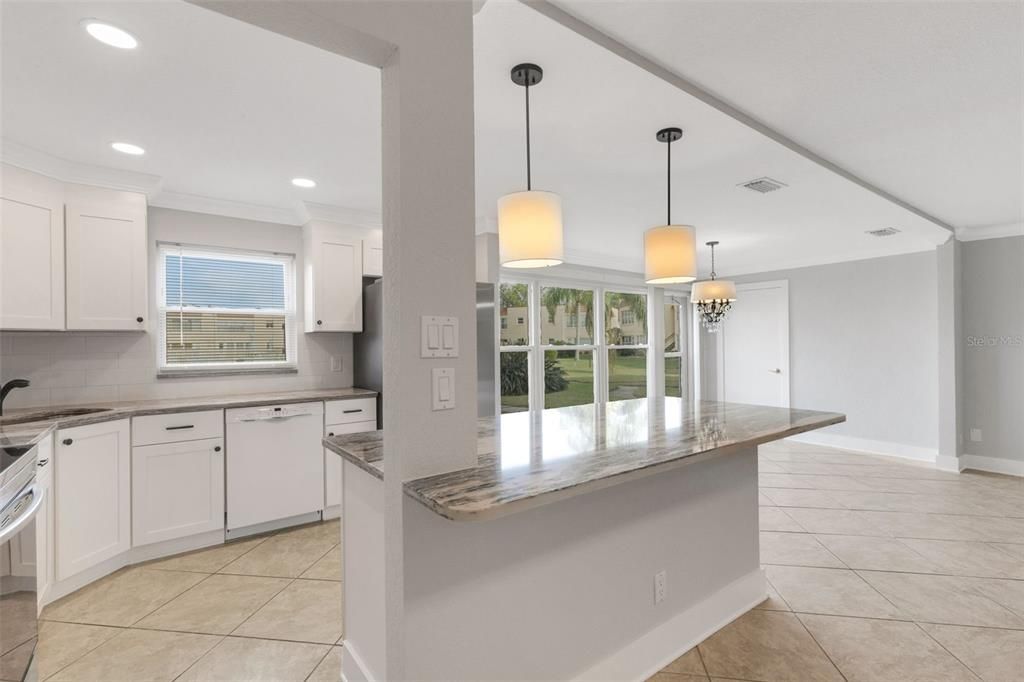 На продажу: $229,500 (2 спален, 2 ванн, 1285 Квадратных фут)