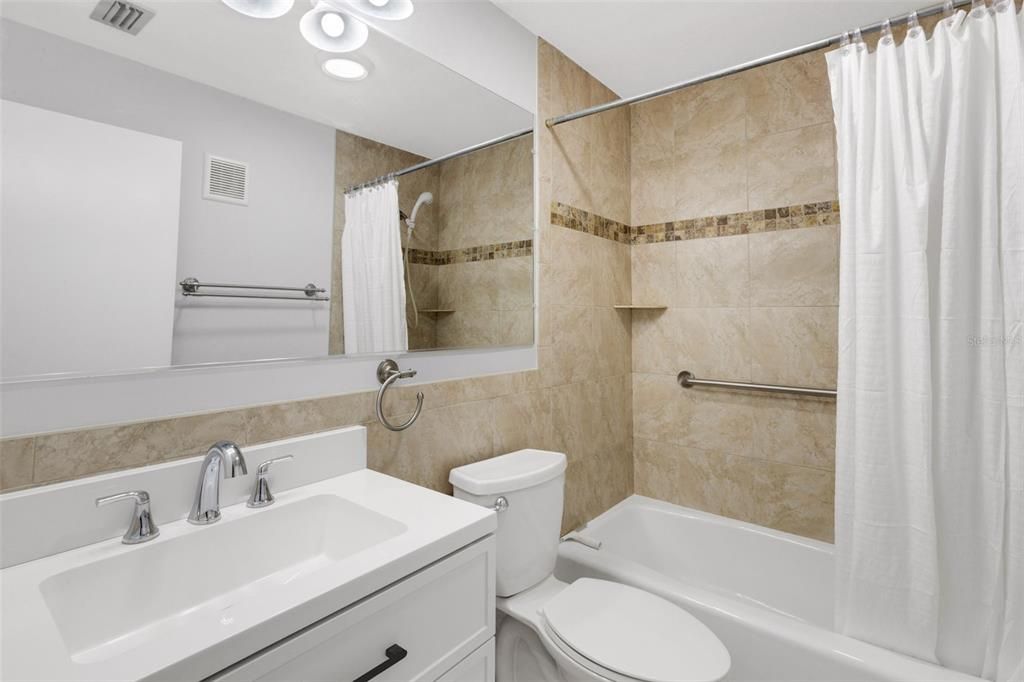 На продажу: $229,500 (2 спален, 2 ванн, 1285 Квадратных фут)