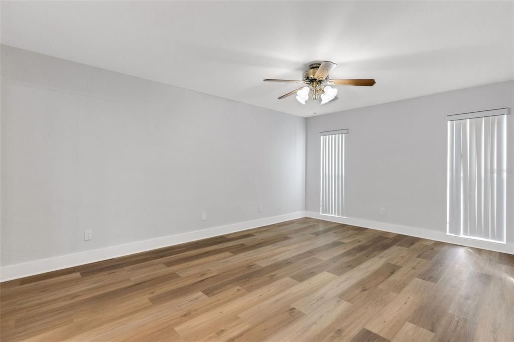 На продажу: $229,500 (2 спален, 2 ванн, 1285 Квадратных фут)