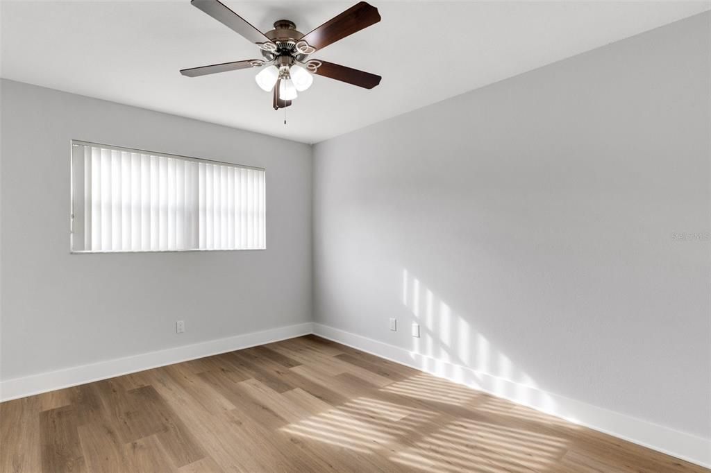 На продажу: $229,500 (2 спален, 2 ванн, 1285 Квадратных фут)