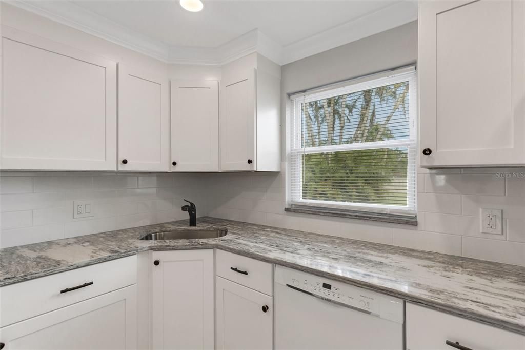 На продажу: $229,500 (2 спален, 2 ванн, 1285 Квадратных фут)