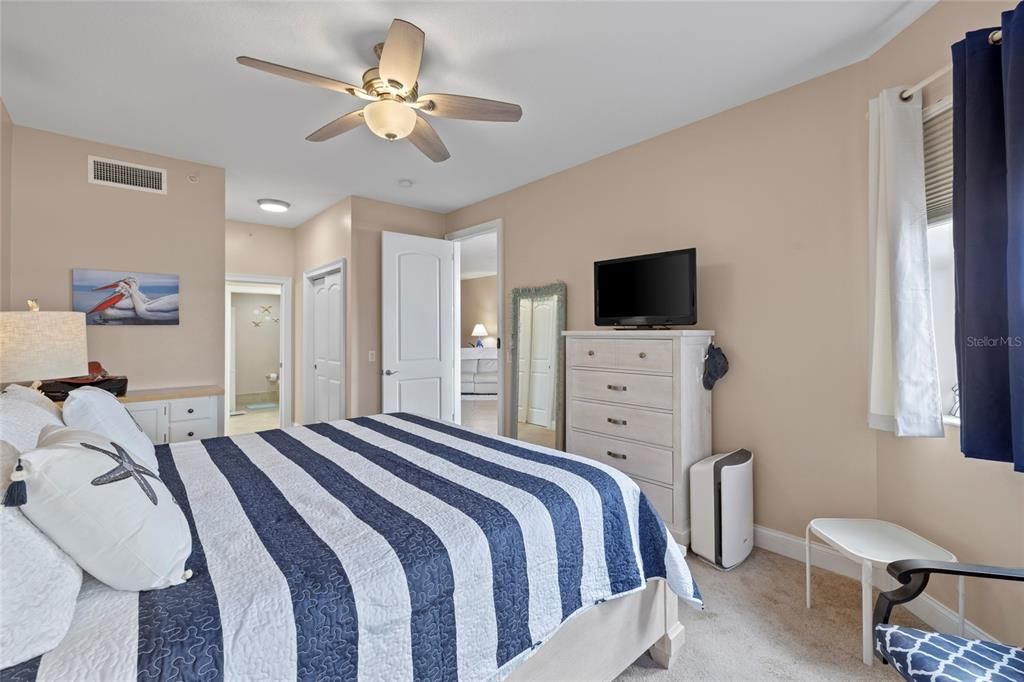 На продажу: $469,000 (2 спален, 2 ванн, 1696 Квадратных фут)