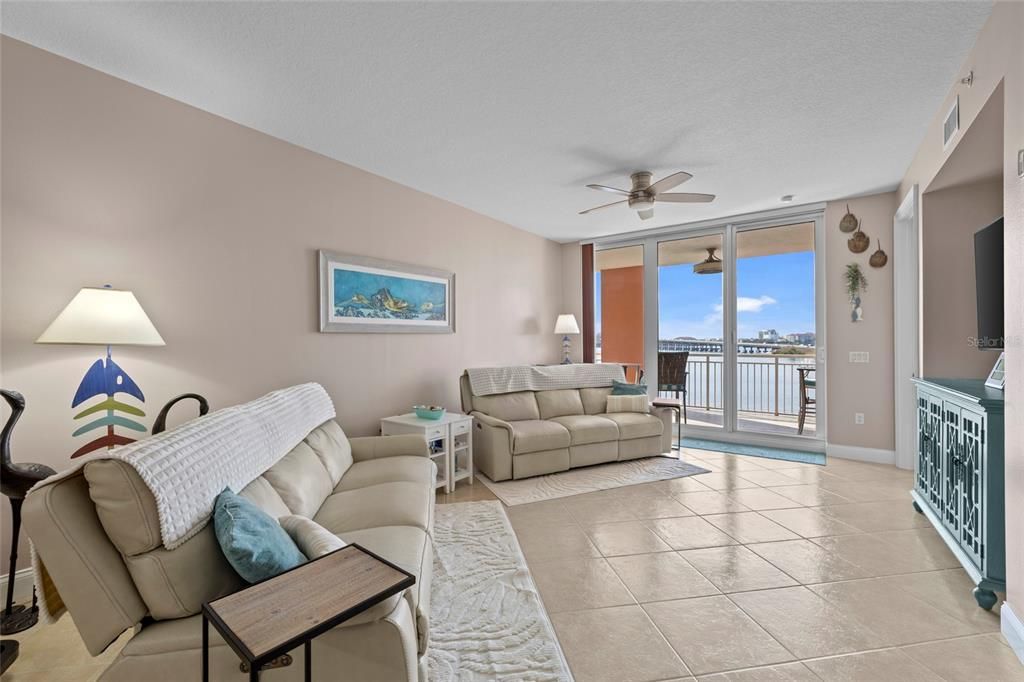 На продажу: $469,000 (2 спален, 2 ванн, 1696 Квадратных фут)