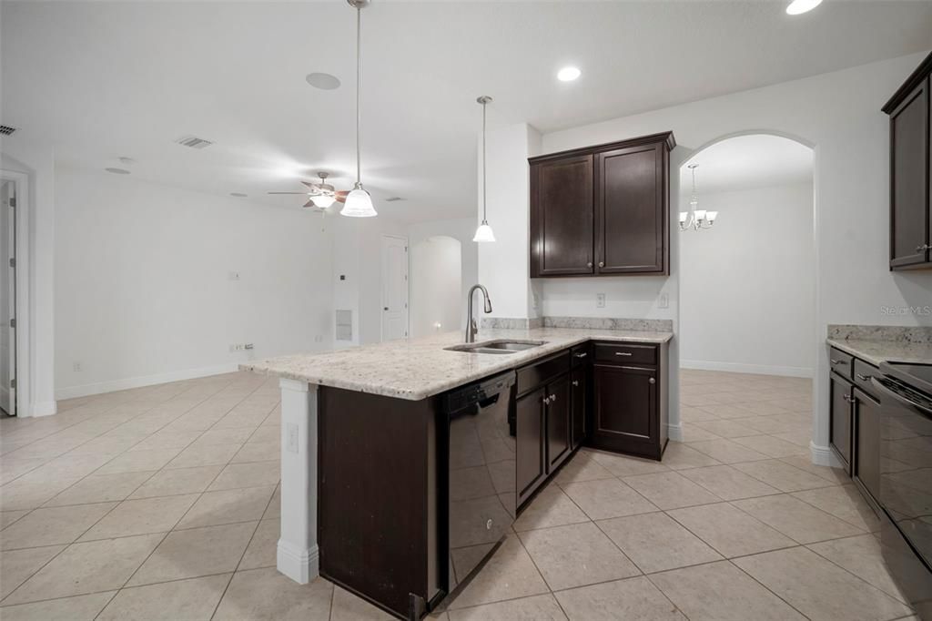 待售: $390,000 (3 贝兹, 2 浴室, 1736 平方英尺)