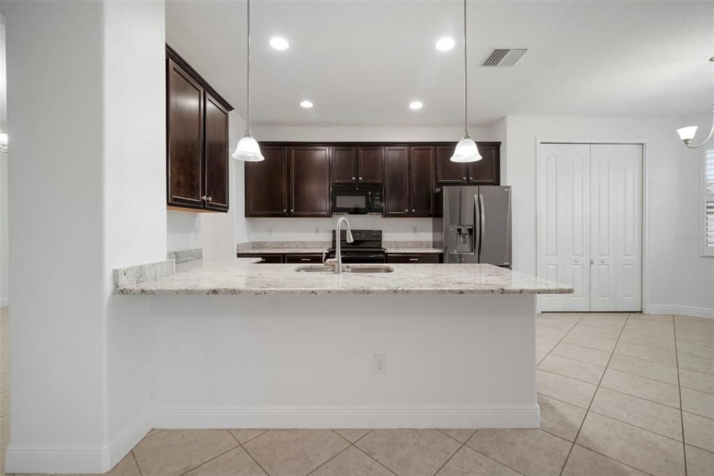 待售: $390,000 (3 贝兹, 2 浴室, 1736 平方英尺)