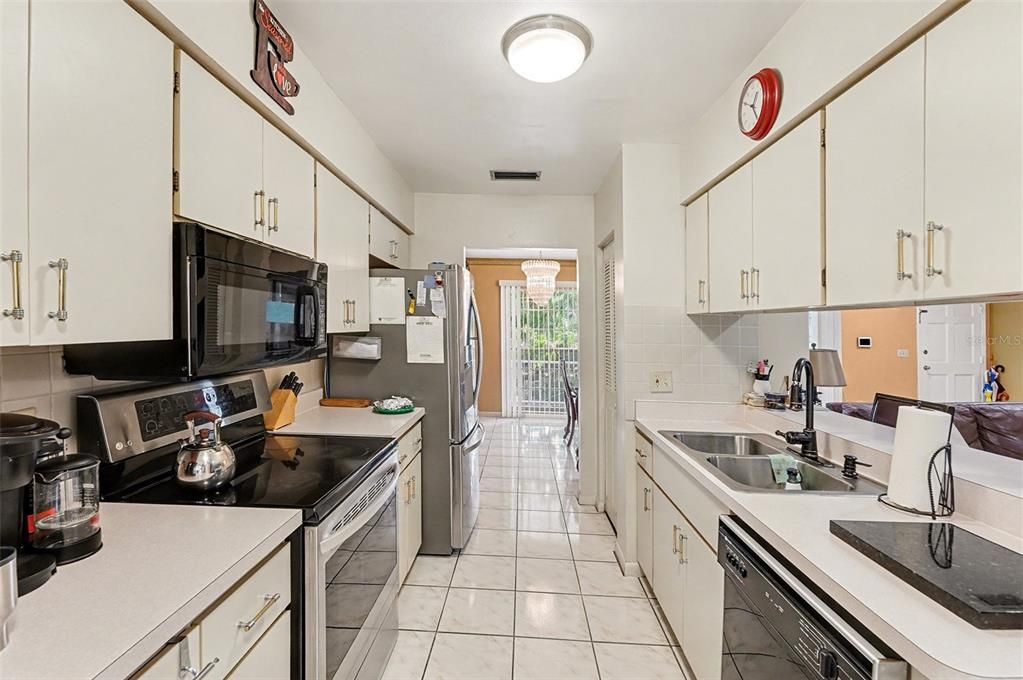 En Venta: $500,000 (5 camas, 3 baños, 2022 Pies cuadrados)