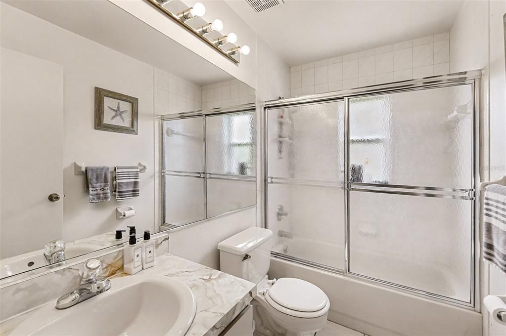 En Venta: $500,000 (5 camas, 3 baños, 2022 Pies cuadrados)