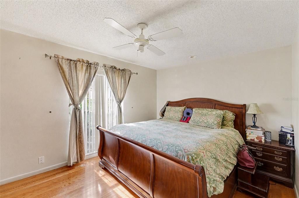 En Venta: $500,000 (5 camas, 3 baños, 2022 Pies cuadrados)