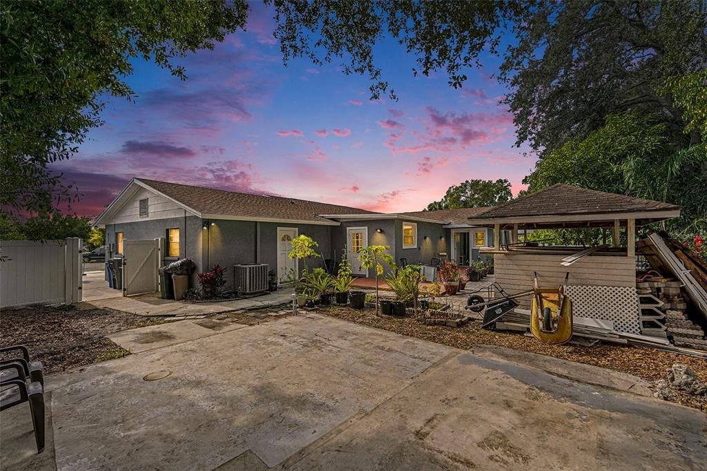 En Venta: $500,000 (5 camas, 3 baños, 2022 Pies cuadrados)