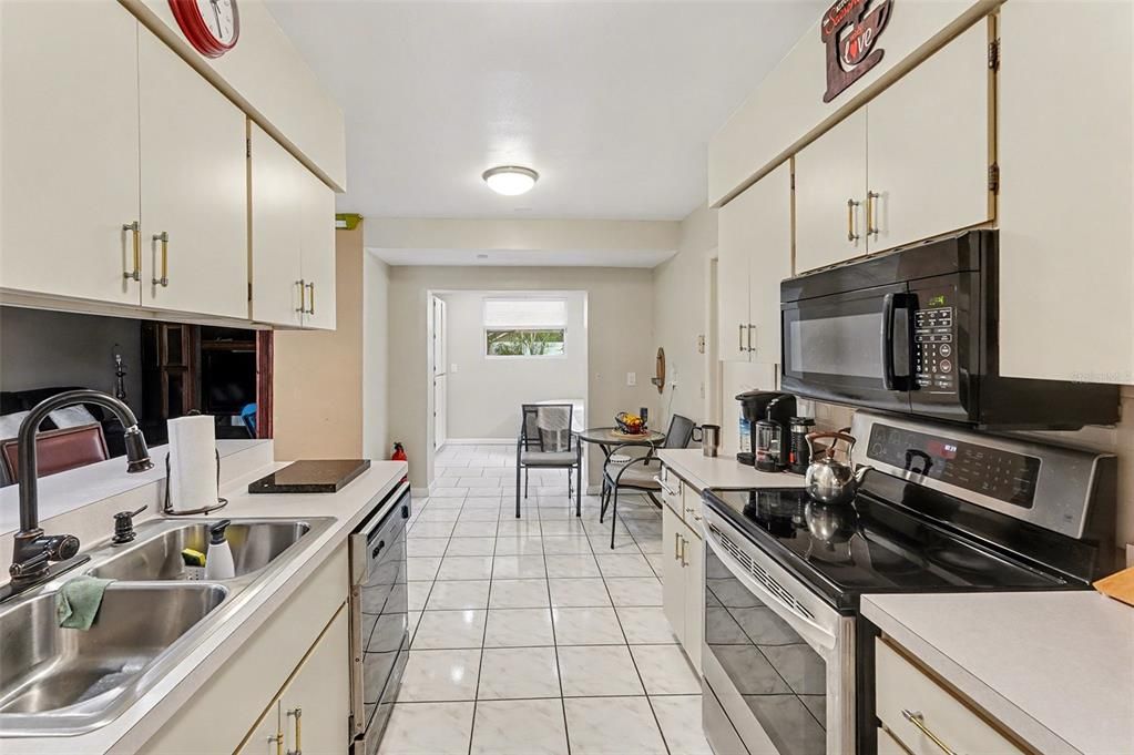 En Venta: $500,000 (5 camas, 3 baños, 2022 Pies cuadrados)