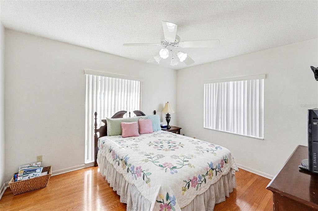 En Venta: $500,000 (5 camas, 3 baños, 2022 Pies cuadrados)