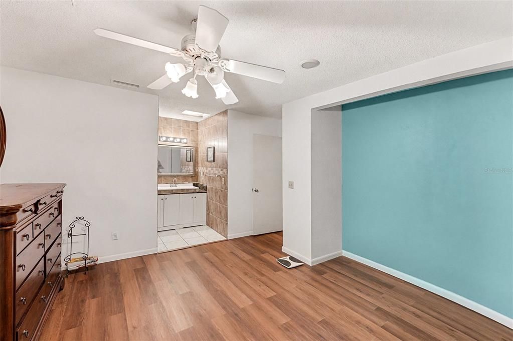 En Venta: $500,000 (5 camas, 3 baños, 2022 Pies cuadrados)