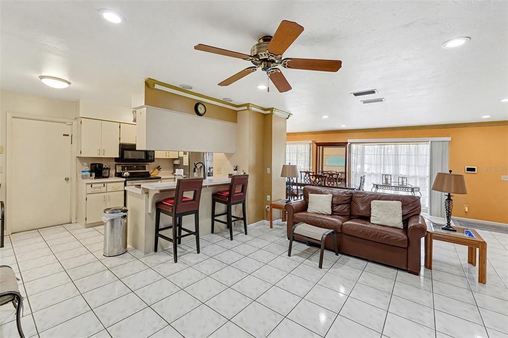 En Venta: $500,000 (5 camas, 3 baños, 2022 Pies cuadrados)