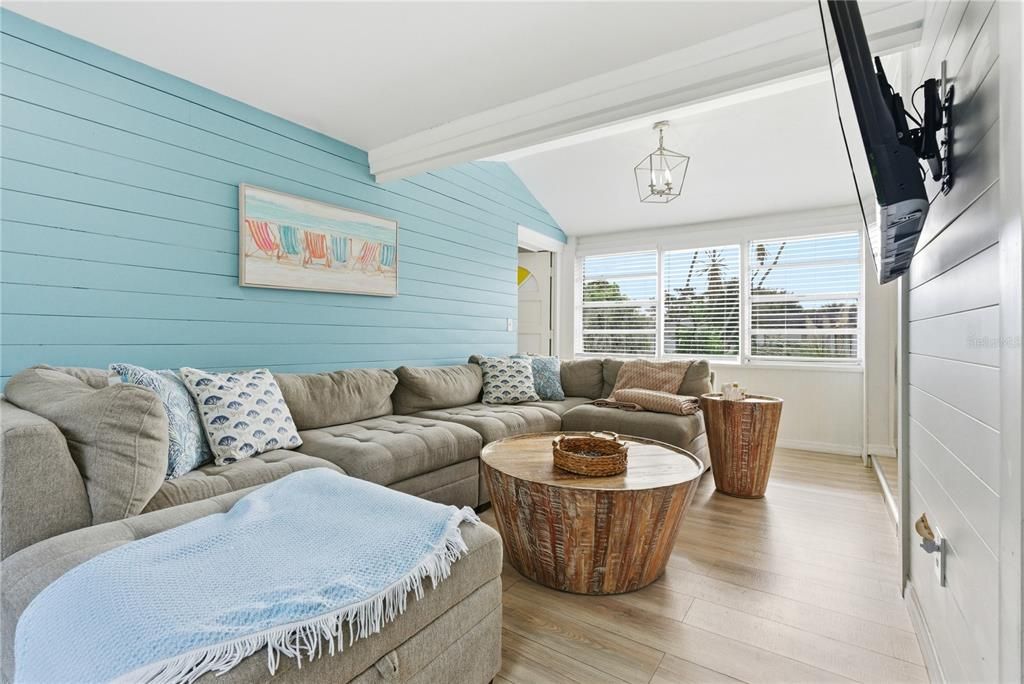 待售: $549,000 (3 贝兹, 1 浴室, 1141 平方英尺)