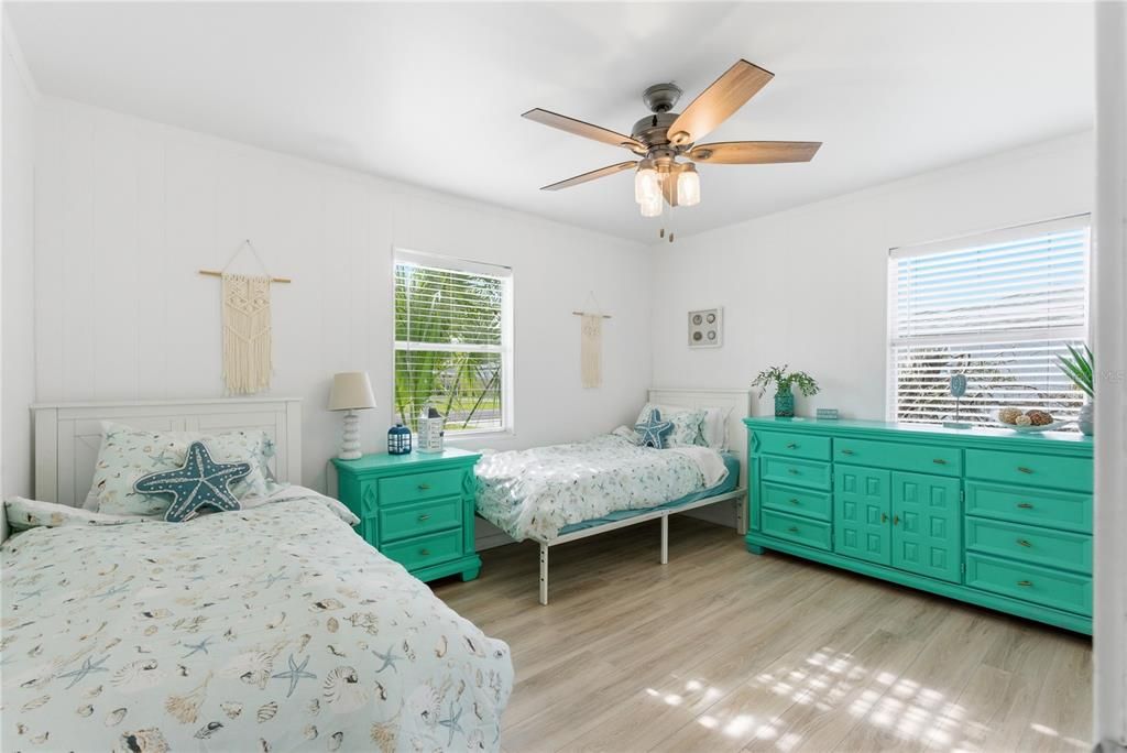 待售: $549,000 (3 贝兹, 1 浴室, 1141 平方英尺)