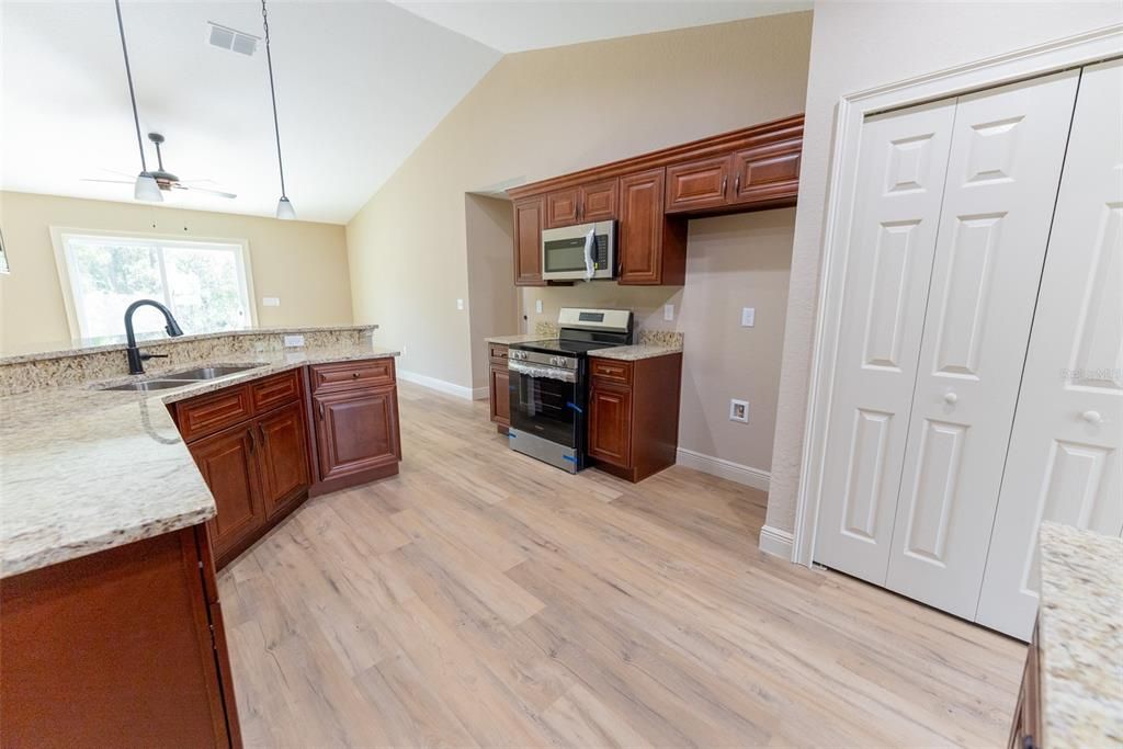 For Sale: $309,900 (3 beds, 2 baths, 1936 Square Feet)