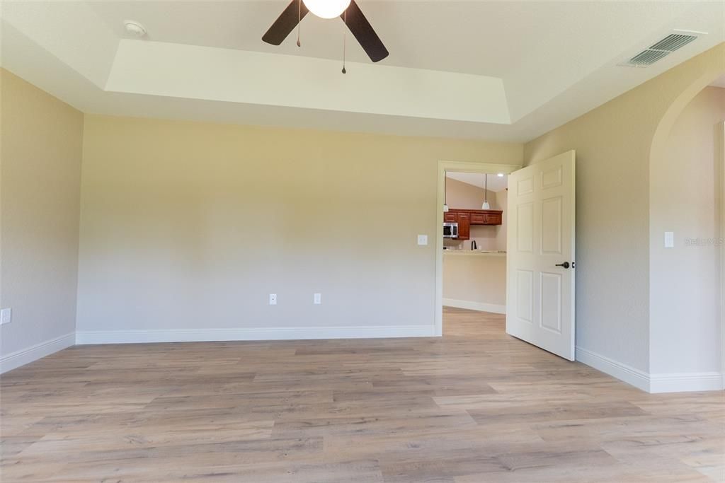 For Sale: $309,900 (3 beds, 2 baths, 1936 Square Feet)