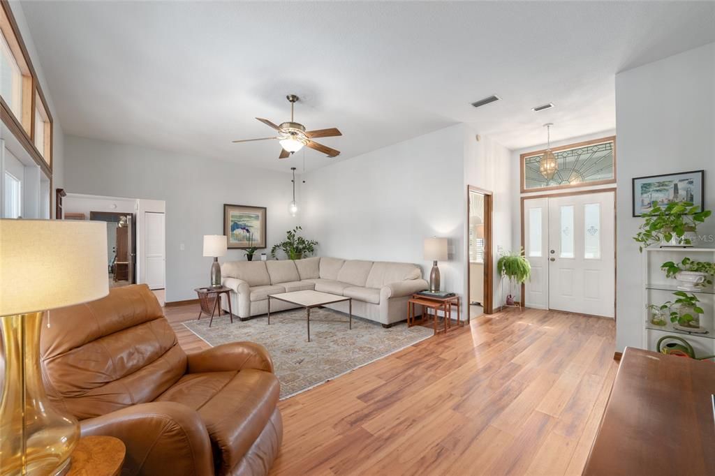 En Venta: $365,000 (3 camas, 2 baños, 1509 Pies cuadrados)