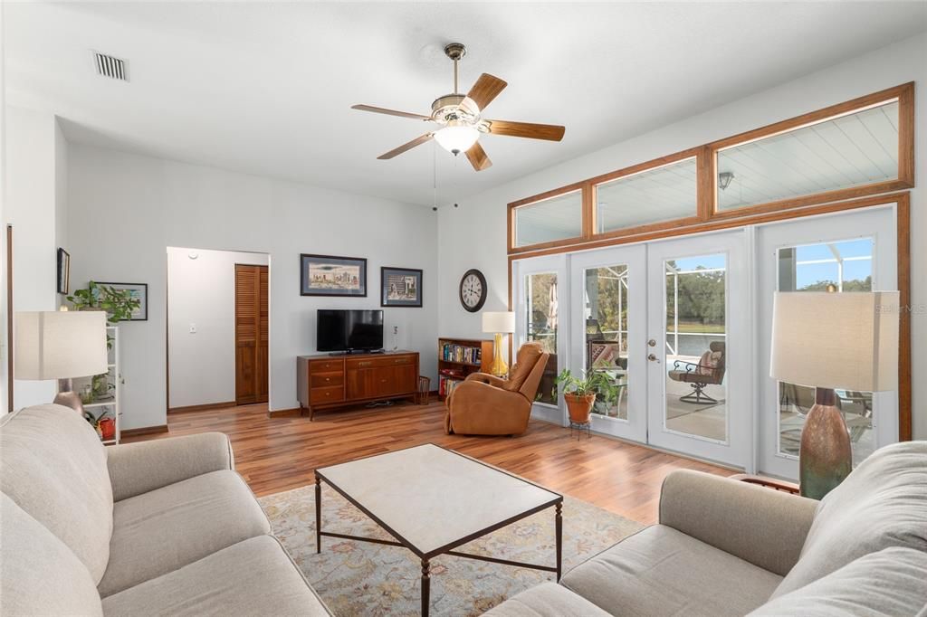 En Venta: $365,000 (3 camas, 2 baños, 1509 Pies cuadrados)