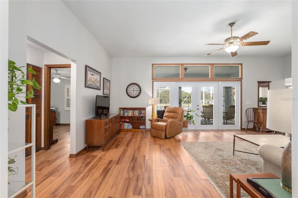 En Venta: $365,000 (3 camas, 2 baños, 1509 Pies cuadrados)