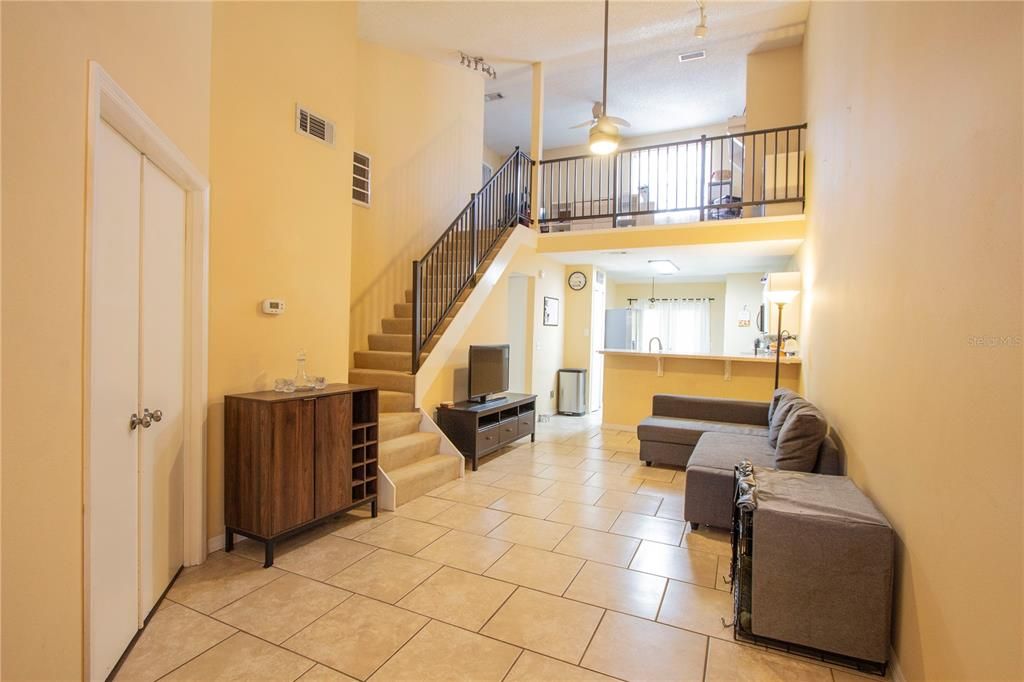 На продажу: $227,000 (2 спален, 2 ванн, 1203 Квадратных фут)