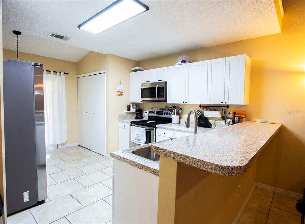 На продажу: $227,000 (2 спален, 2 ванн, 1203 Квадратных фут)