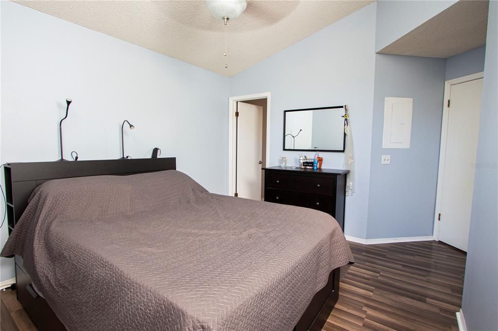 На продажу: $227,000 (2 спален, 2 ванн, 1203 Квадратных фут)