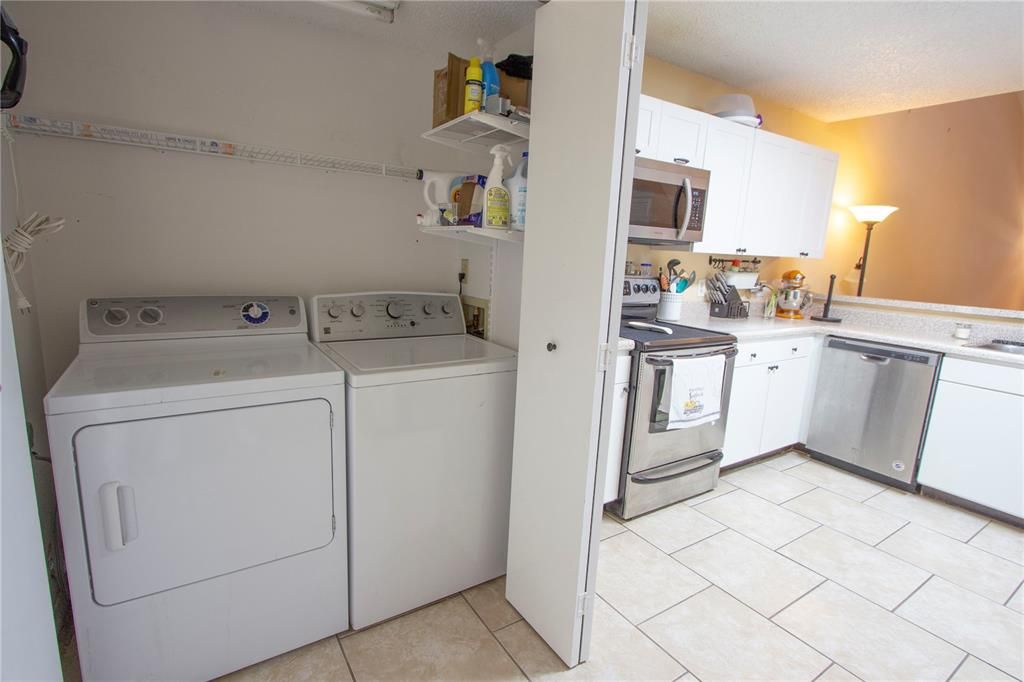 На продажу: $227,000 (2 спален, 2 ванн, 1203 Квадратных фут)