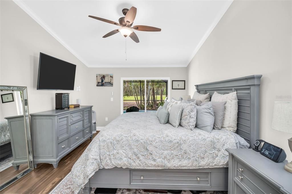 For Sale: $550,000 (4 beds, 2 baths, 1530 Square Feet)