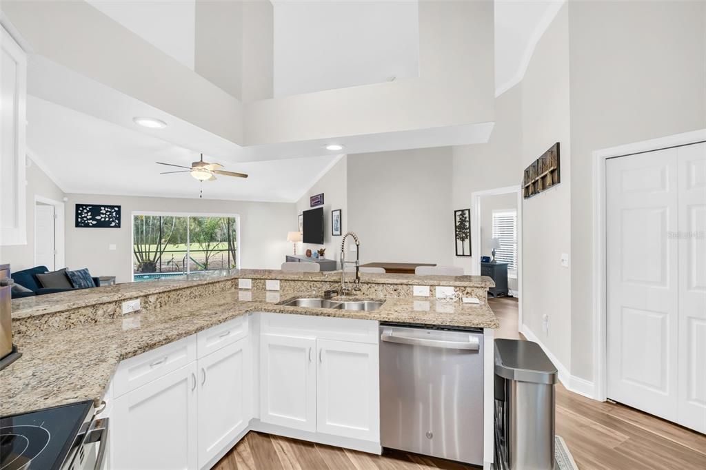 For Sale: $550,000 (4 beds, 2 baths, 1530 Square Feet)