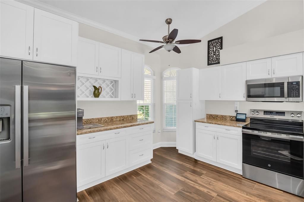 For Sale: $550,000 (4 beds, 2 baths, 1530 Square Feet)