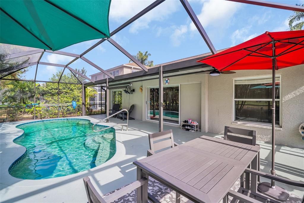 For Sale: $550,000 (4 beds, 2 baths, 1530 Square Feet)