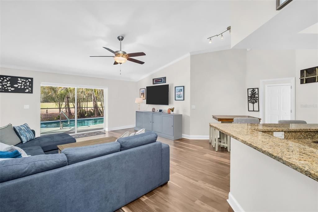 For Sale: $550,000 (4 beds, 2 baths, 1530 Square Feet)