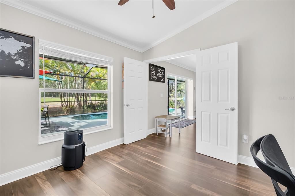 For Sale: $550,000 (4 beds, 2 baths, 1530 Square Feet)