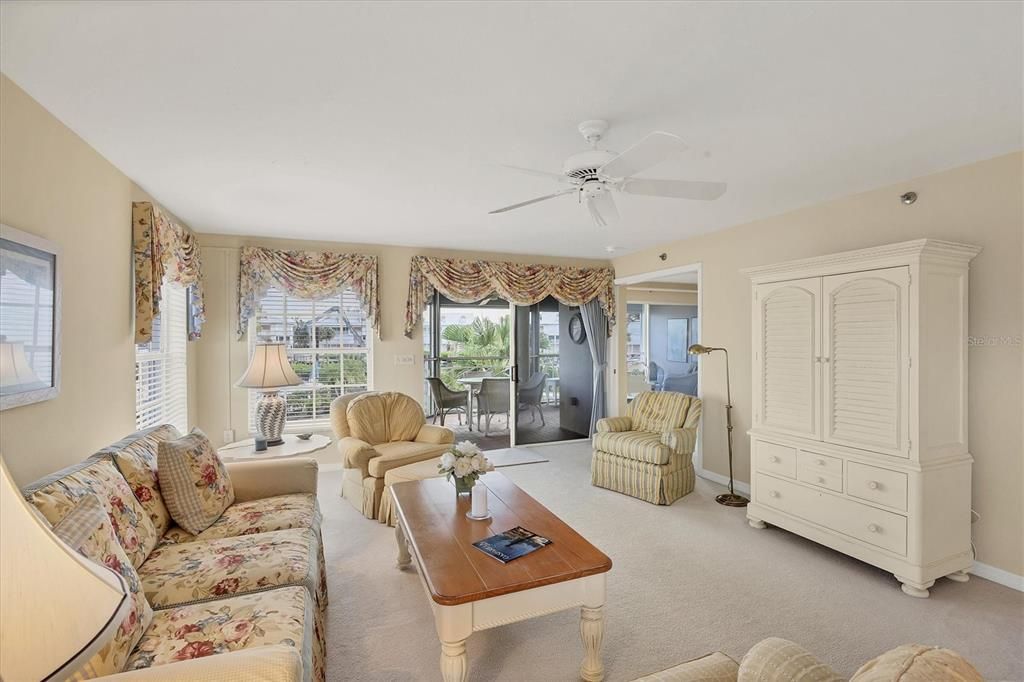 En Venta: $549,900 (2 camas, 2 baños, 1624 Pies cuadrados)