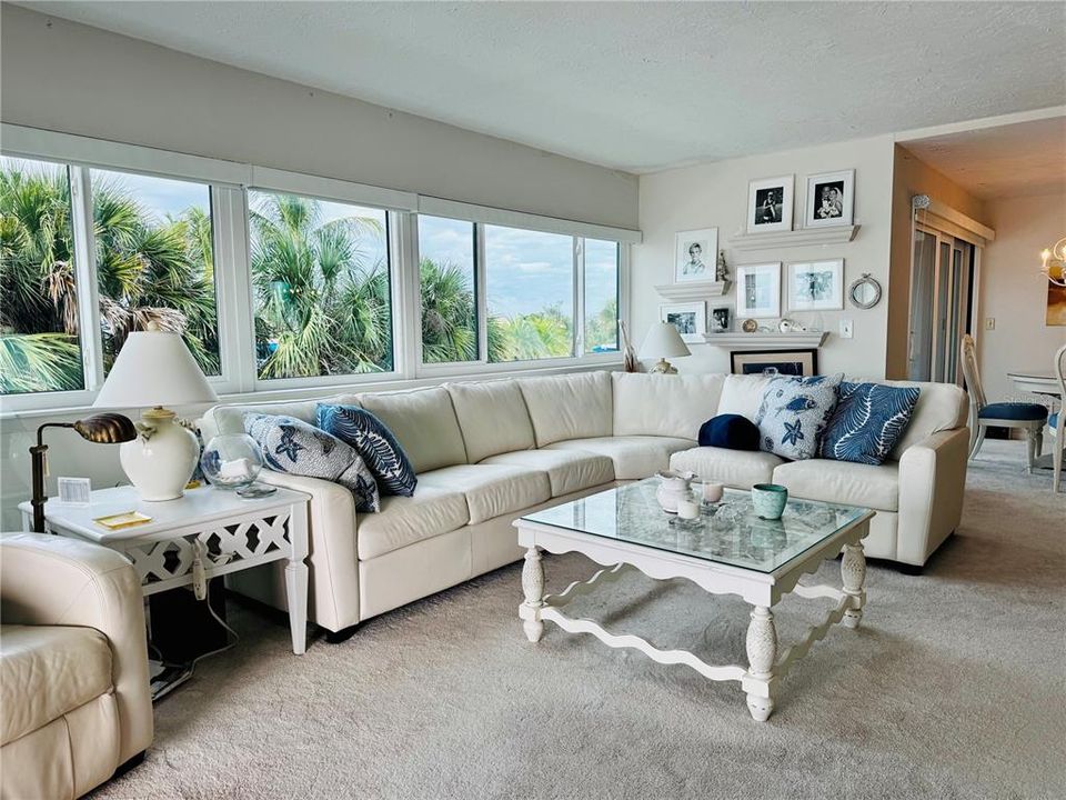 For Sale: $1,398,000 (2 beds, 2 baths, 1370 Square Feet)