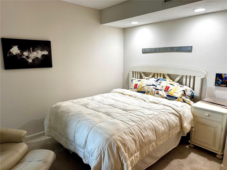 For Sale: $1,398,000 (2 beds, 2 baths, 1370 Square Feet)