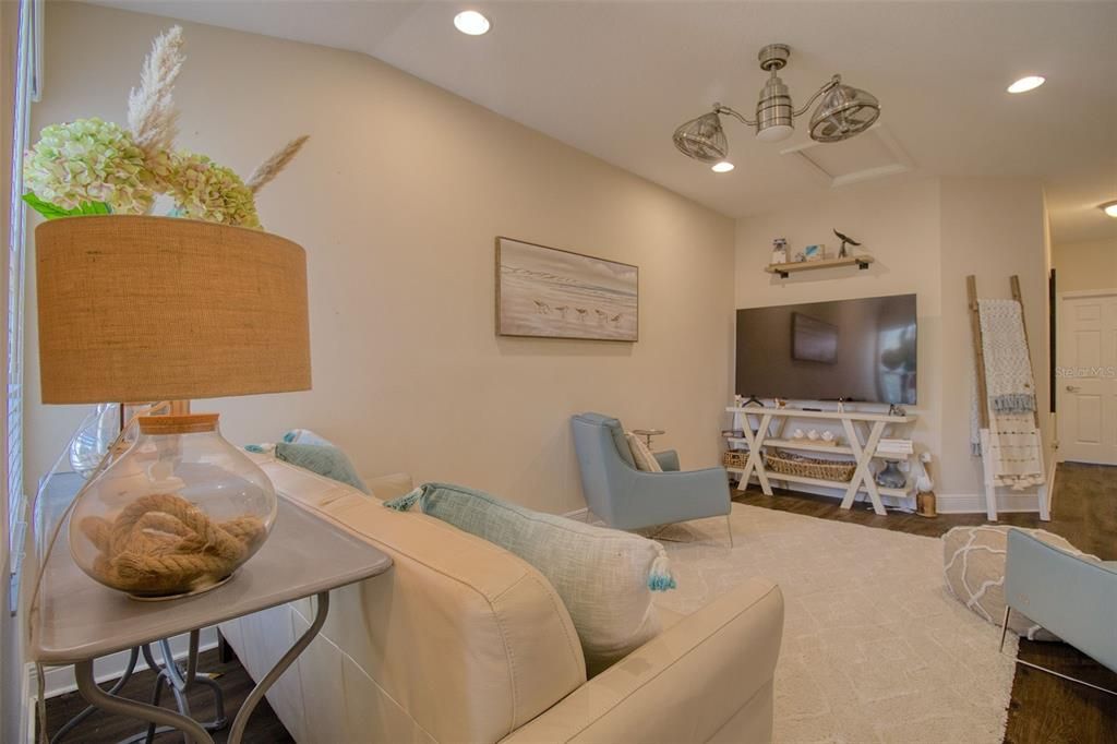 For Sale: $415,000 (2 beds, 2 baths, 1571 Square Feet)