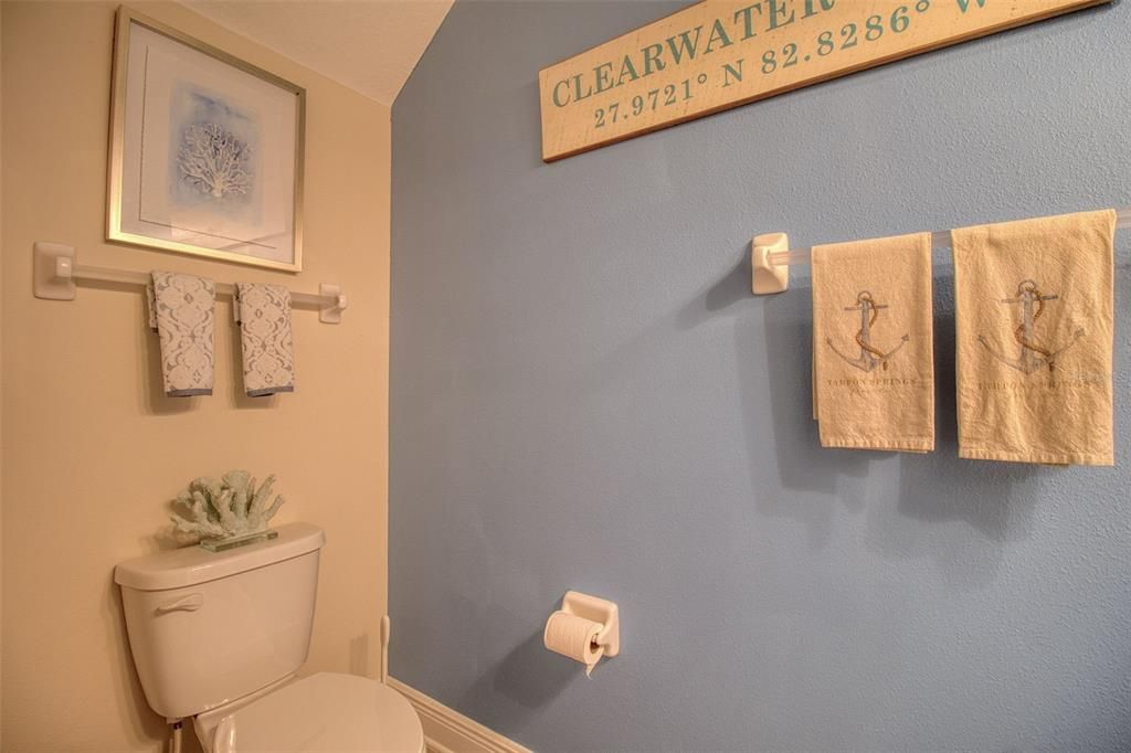 For Sale: $415,000 (2 beds, 2 baths, 1571 Square Feet)