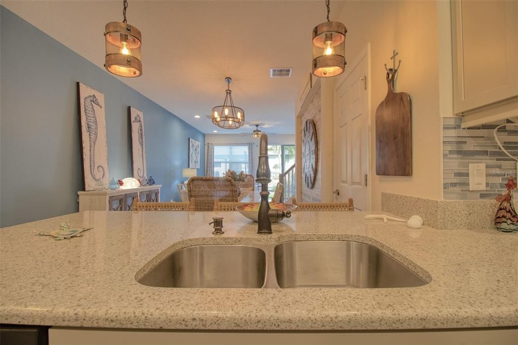 For Sale: $415,000 (2 beds, 2 baths, 1571 Square Feet)