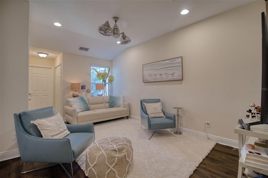 For Sale: $415,000 (2 beds, 2 baths, 1571 Square Feet)