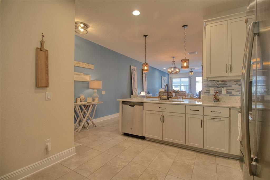 For Sale: $415,000 (2 beds, 2 baths, 1571 Square Feet)