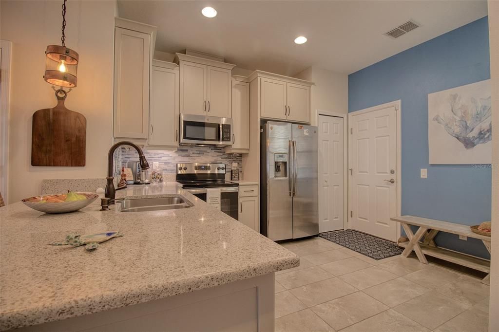 For Sale: $415,000 (2 beds, 2 baths, 1571 Square Feet)