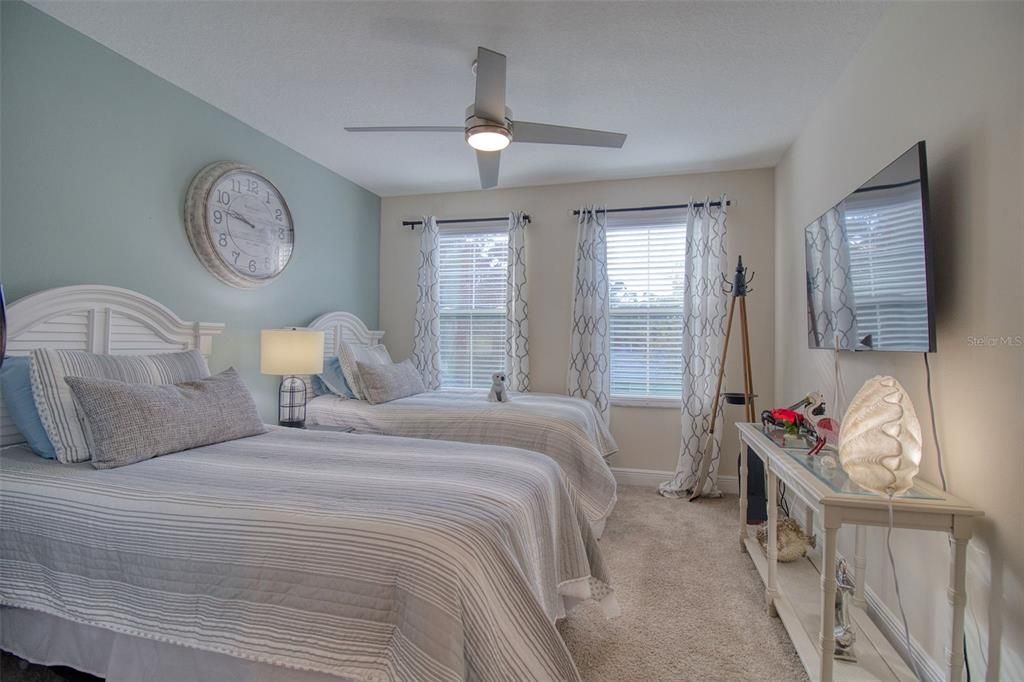 For Sale: $415,000 (2 beds, 2 baths, 1571 Square Feet)