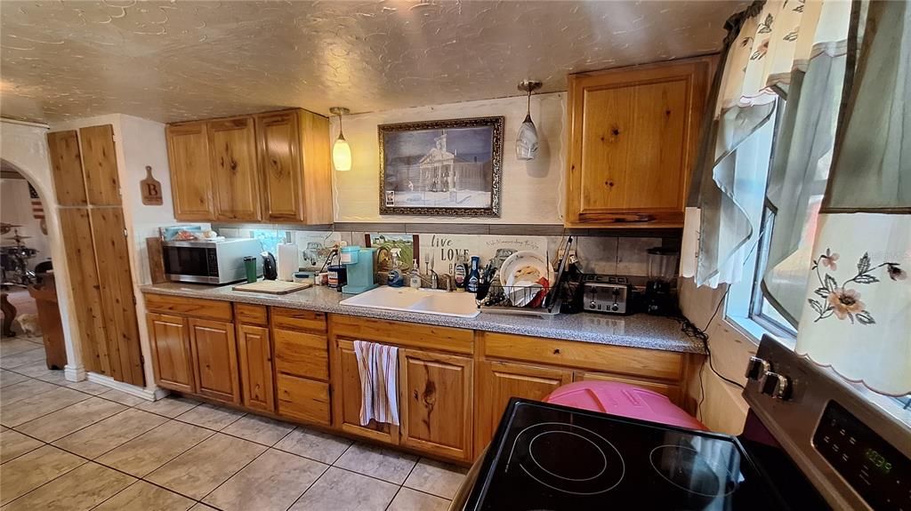 Activo con contrato: $110,000 (14 camas, 1 baños, 1220 Pies cuadrados)