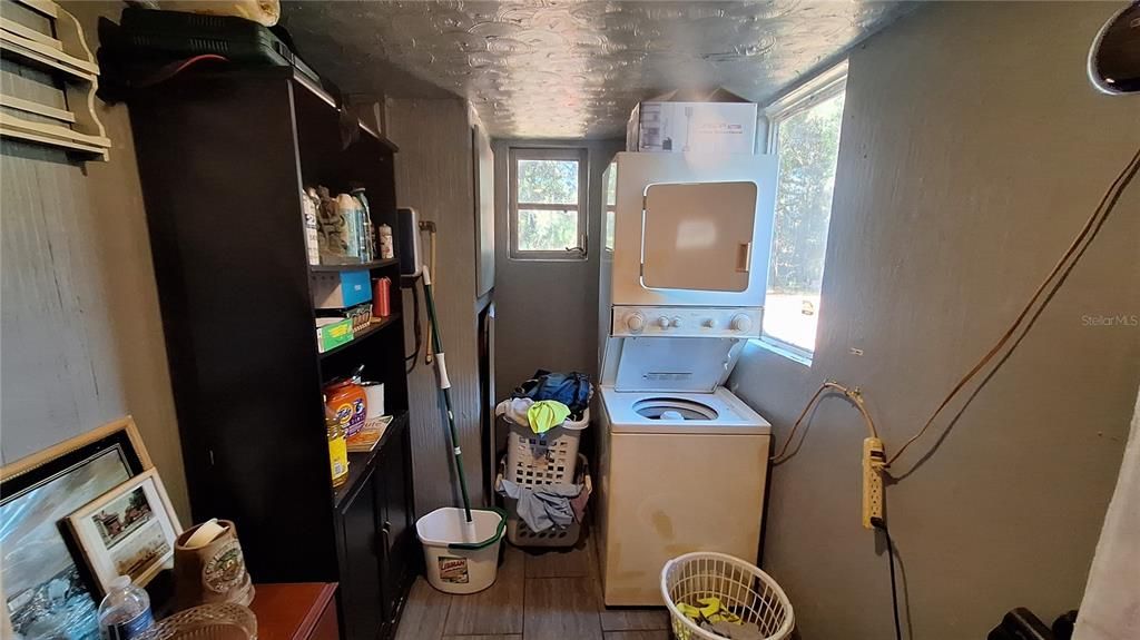 Activo con contrato: $110,000 (14 camas, 1 baños, 1220 Pies cuadrados)