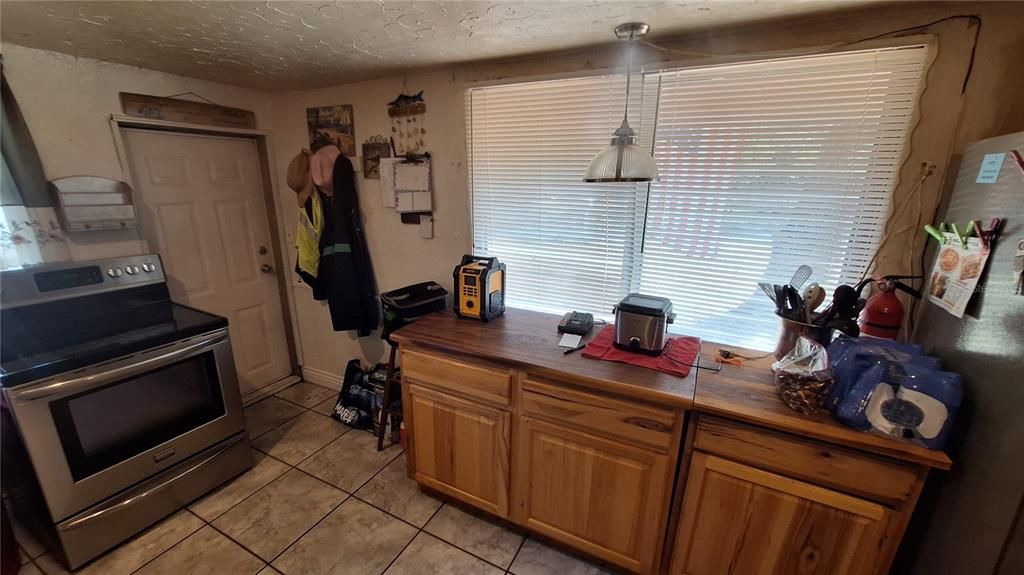 Activo con contrato: $110,000 (14 camas, 1 baños, 1220 Pies cuadrados)