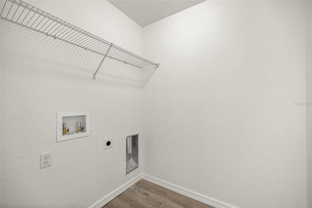 For Sale: $279,000 (3 beds, 2 baths, 1304 Square Feet)