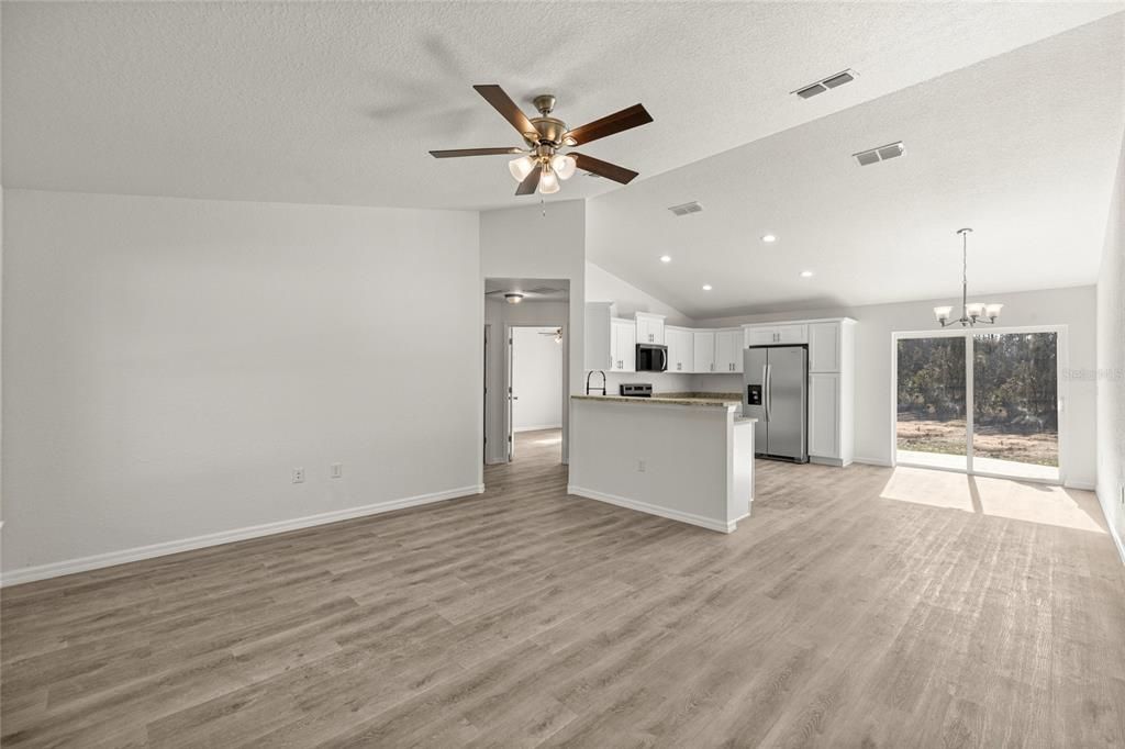 For Sale: $279,000 (3 beds, 2 baths, 1304 Square Feet)