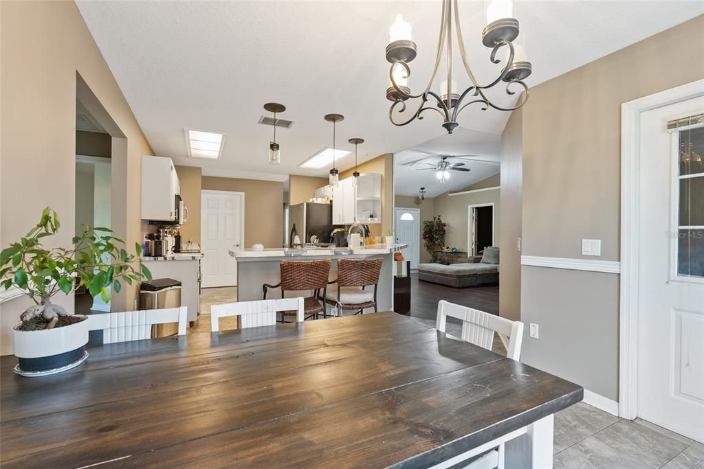 На продажу: $270,000 (3 спален, 2 ванн, 1635 Квадратных фут)